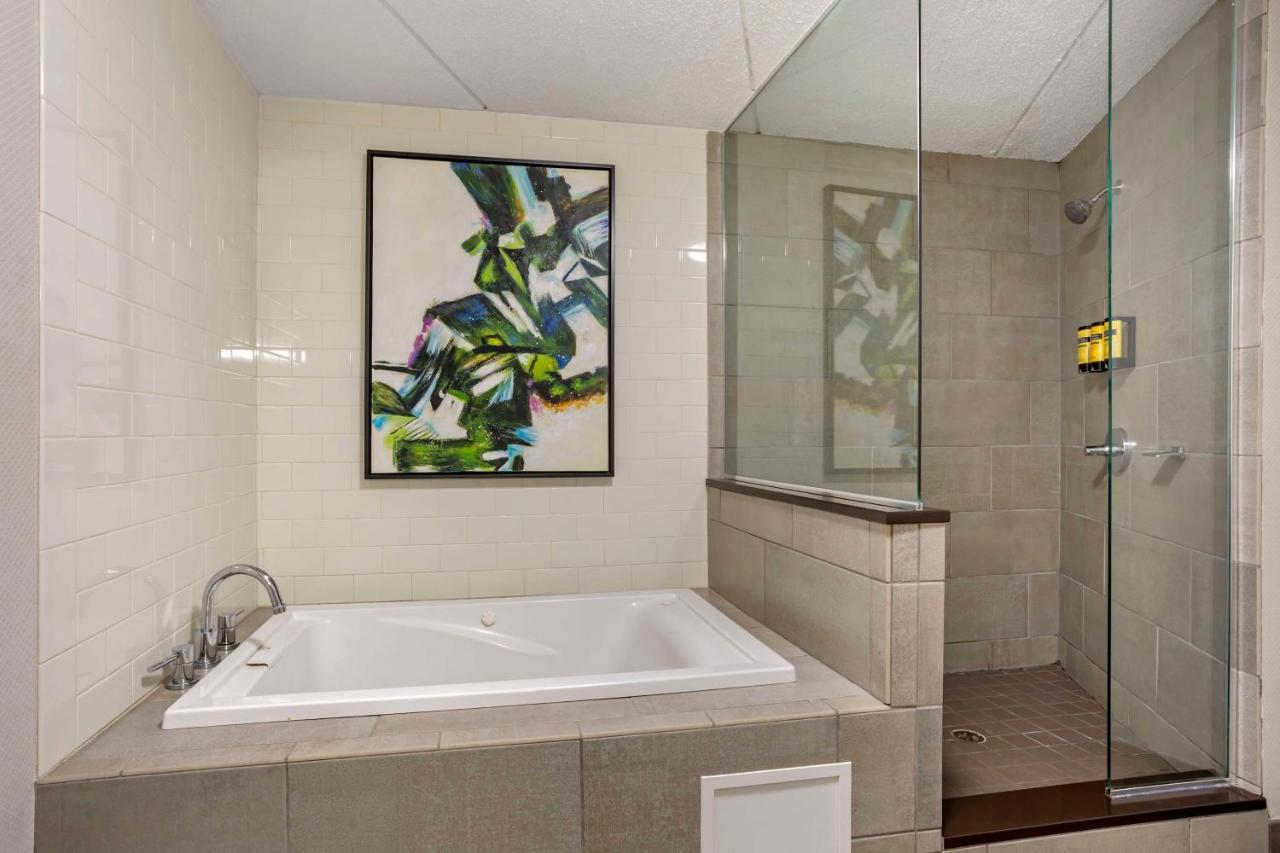 | Best Western Plus Kingston Hotel And Conference Center