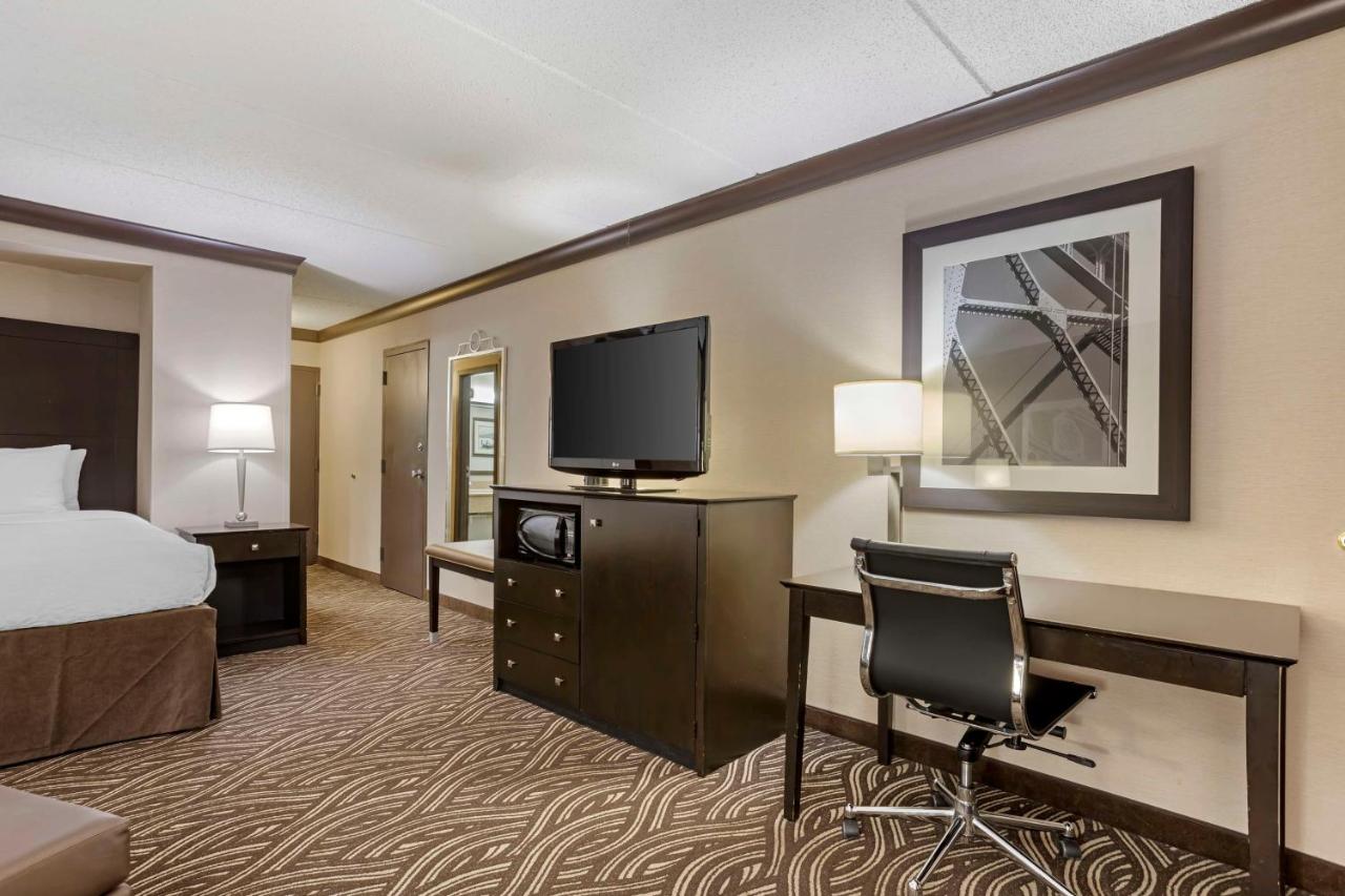 King Suite with Spa Bath - Non-Smoking at Kingston Regency Inn
