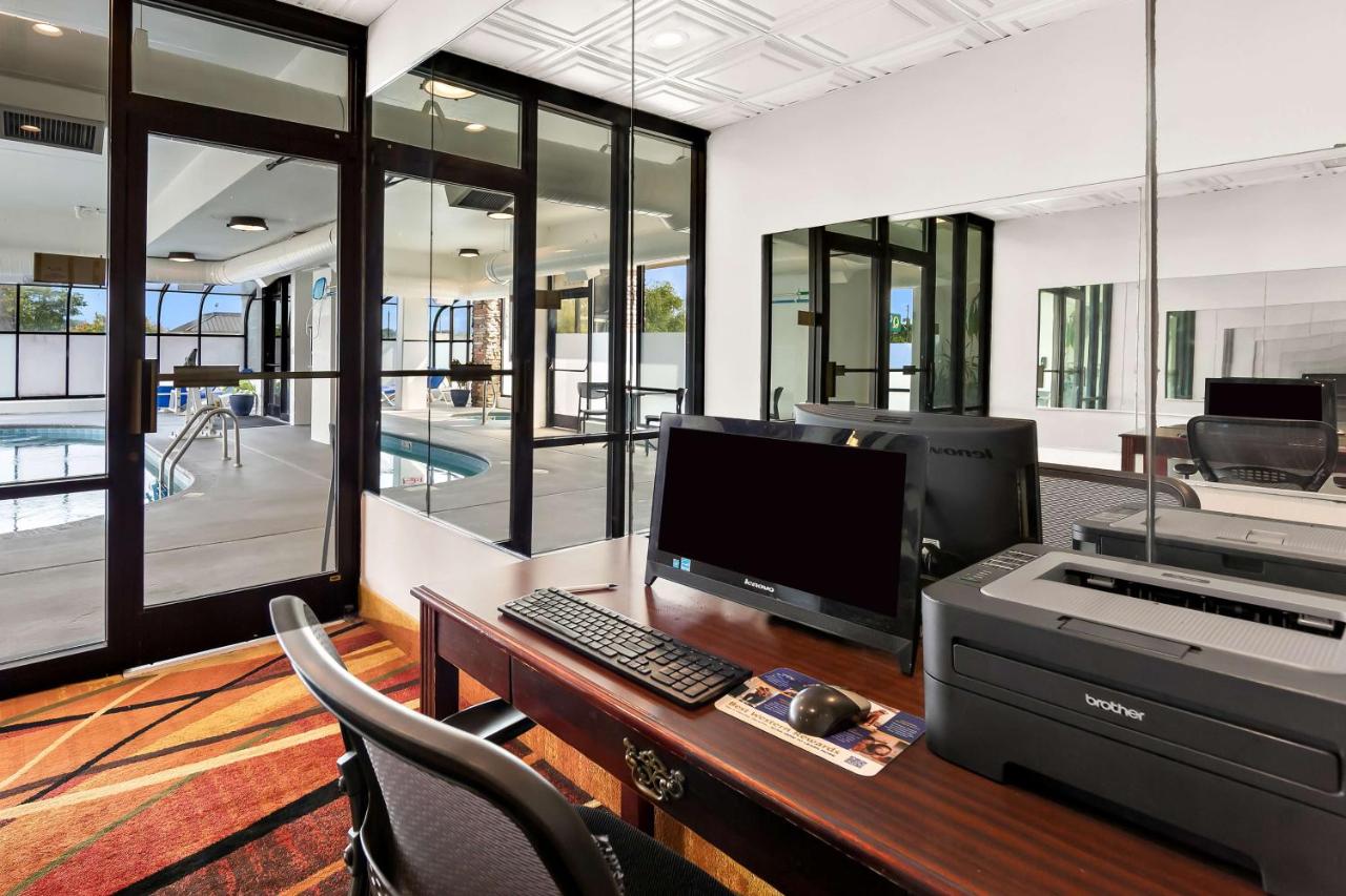 | Best Western Knoxville Suites - Downtown