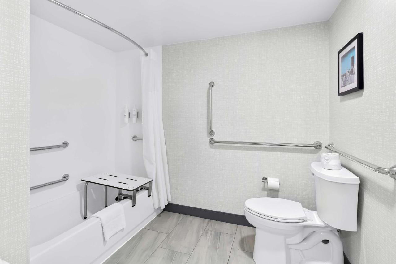 King Room - Mobility Accessible/Non-Smoking at Hampton Inn Washington