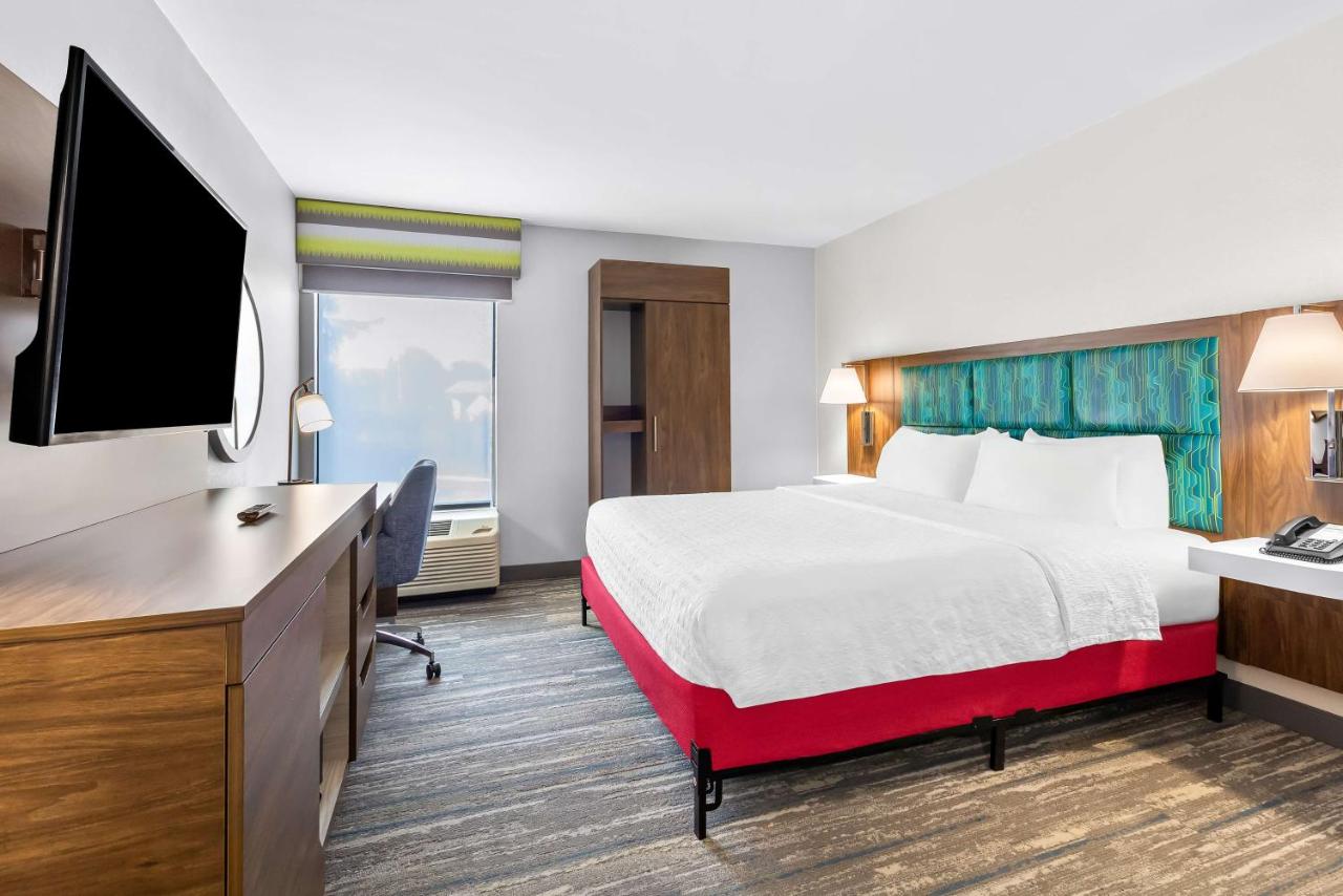 King Room - Mobility Accessible/Non-Smoking at Hampton Inn Washington