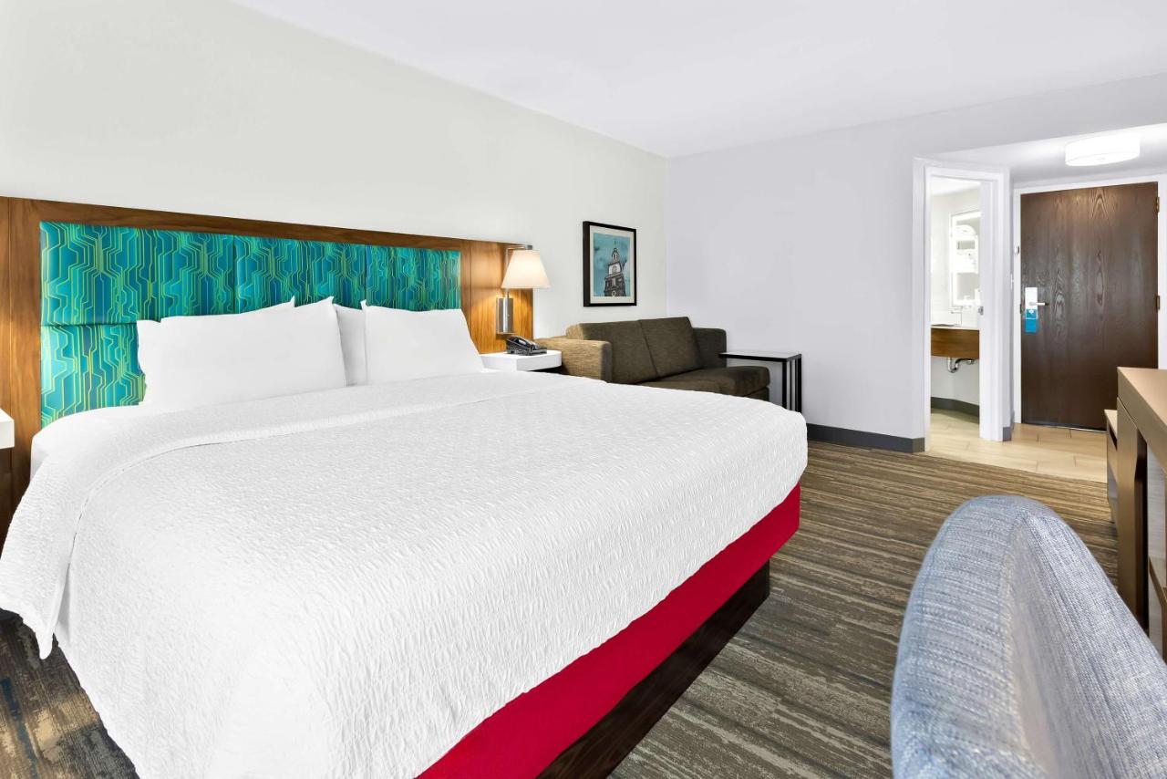 King Room with Sofa Bed - Non-Smoking at Hampton Inn Washington