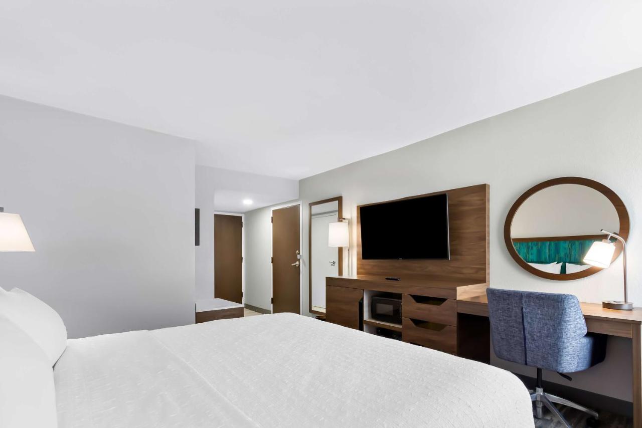 King Room - Mobility Accessible/Non-Smoking at Hampton Inn Washington