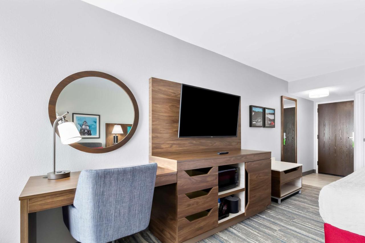 King Room - Non-Smoking at Hampton Inn Washington