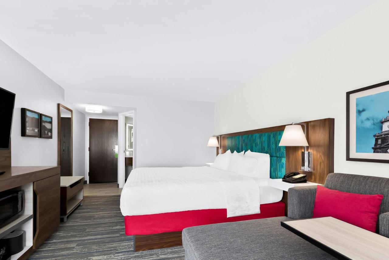 King Room - Non-Smoking at Hampton Inn Washington