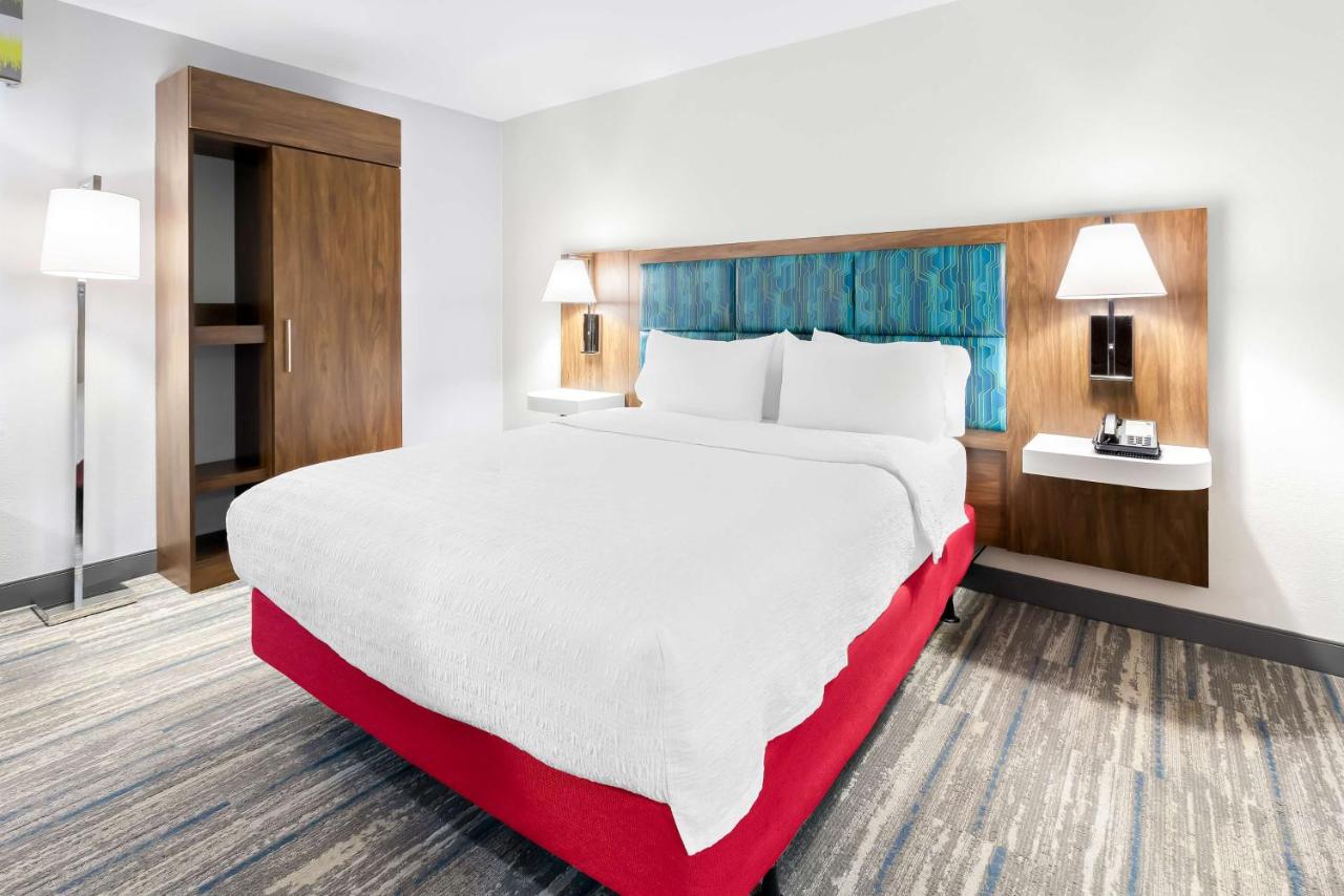 Queen Mobility Access with Tub Non-Smoking at Hampton Inn Washington