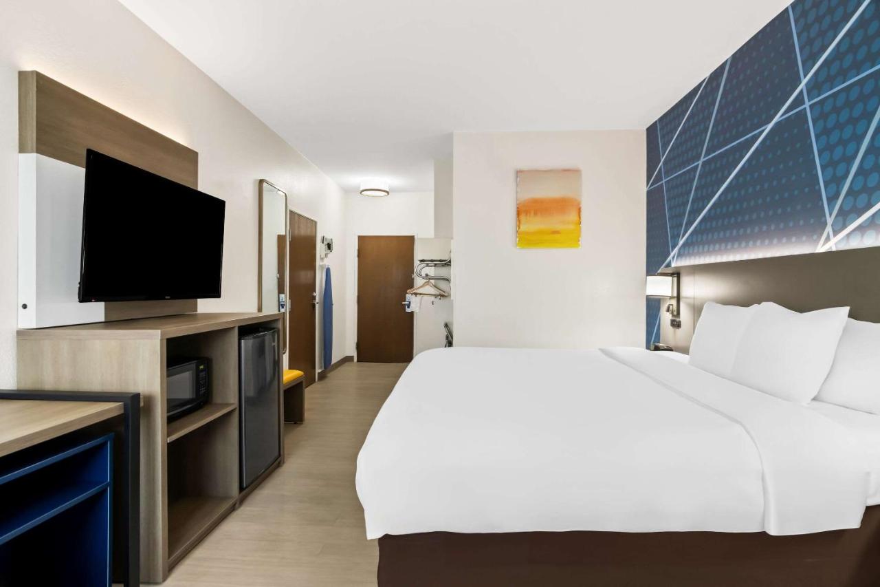 Standard King Room with Accessible Tub - Non-Smoking at Comfort Inn Schereville
