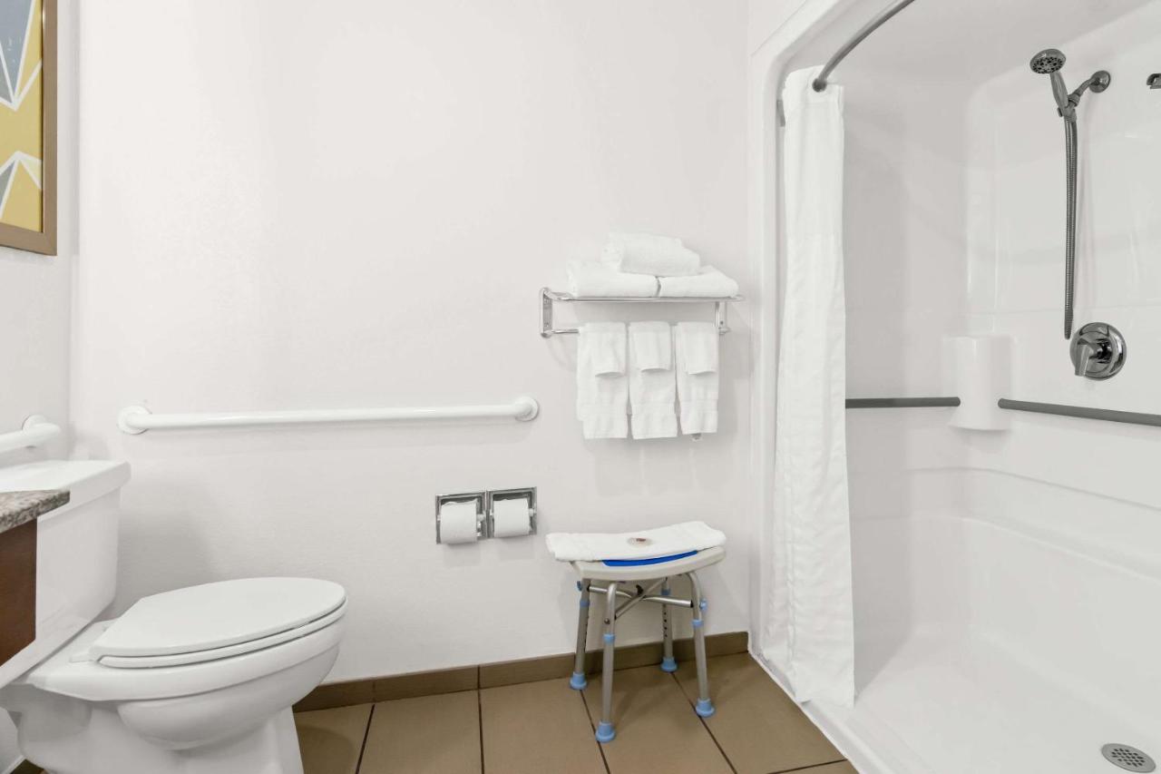 Standard King Room with Accessible Tub - Non-Smoking at Comfort Inn Schereville