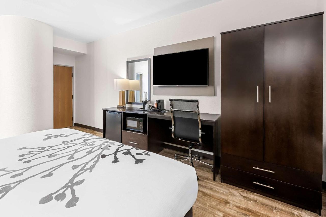 King Room - Non-Smoking at Sleep Inn & Suites Kingsport TriCities Airport
