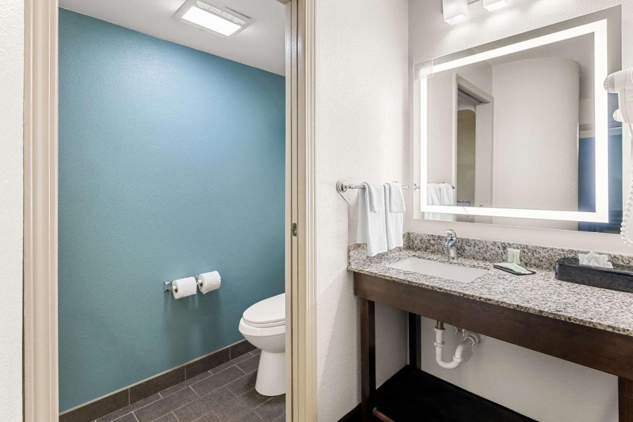 One-Bedroom King Suite with Sofa Bed - Non-Smoking at Sleep Inn & Suites Kingsport TriCities Airport