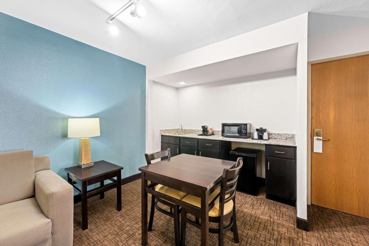 One-Bedroom King Suite with Sofa Bed - Non-Smoking at Sleep Inn & Suites Kingsport TriCities Airport