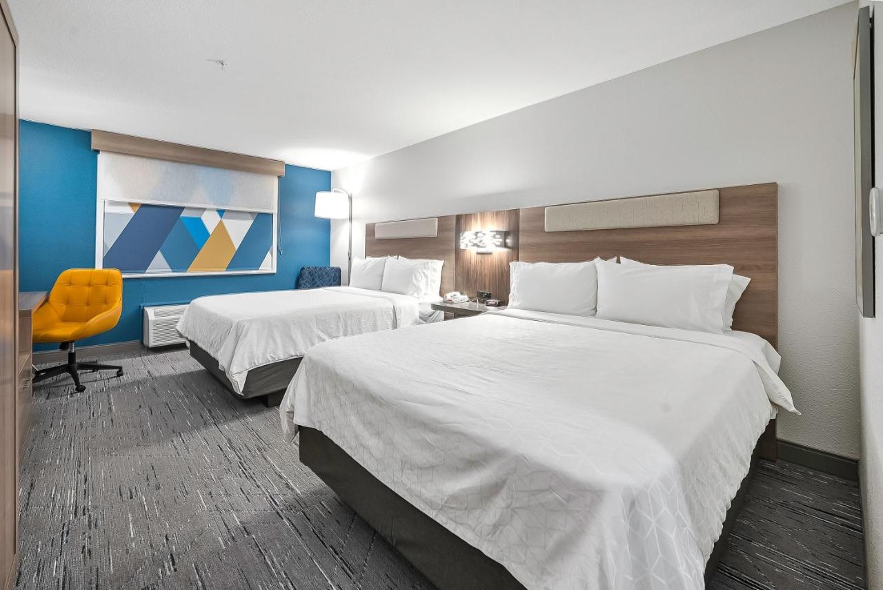 Queen Room with Two Queen Beds - Non-Smoking at Holiday Inn Express Palestine by IHG