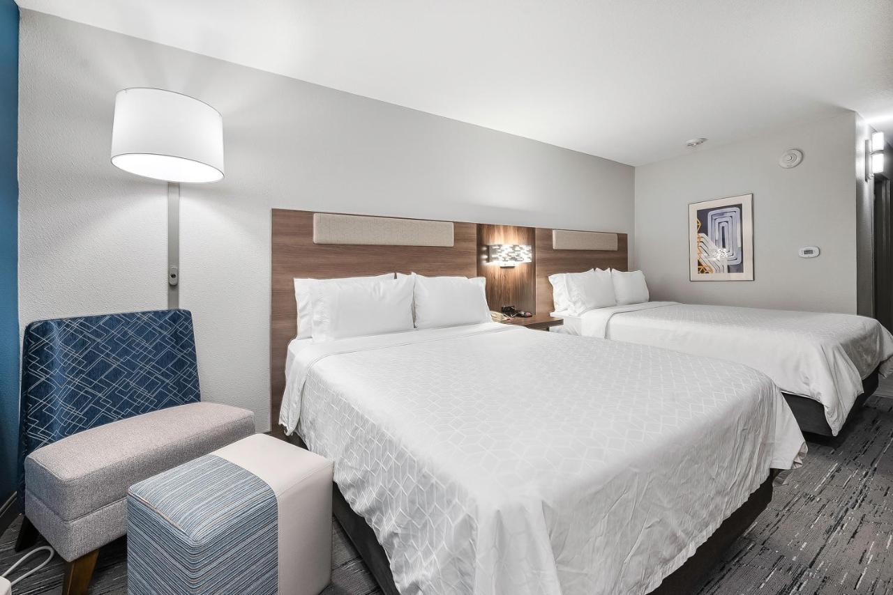 Queen Room with Two Queen Beds - Non-Smoking at Holiday Inn Express Palestine by IHG