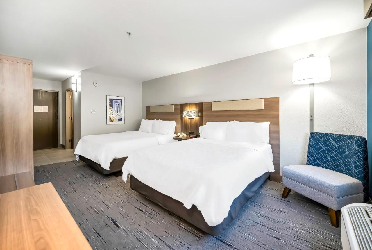 Queen Room with Two Queen Beds - Non-Smoking at Holiday Inn Express Palestine by IHG