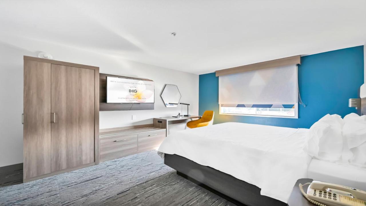 King Room with Sofa Bed - Non-Smoking at Holiday Inn Express Palestine by IHG