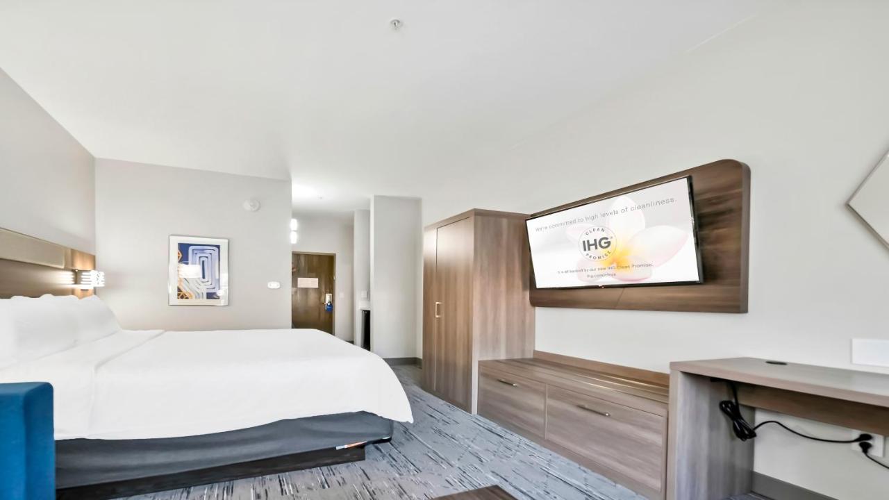 King Room with Sofa Bed - Non-Smoking at Holiday Inn Express Palestine by IHG