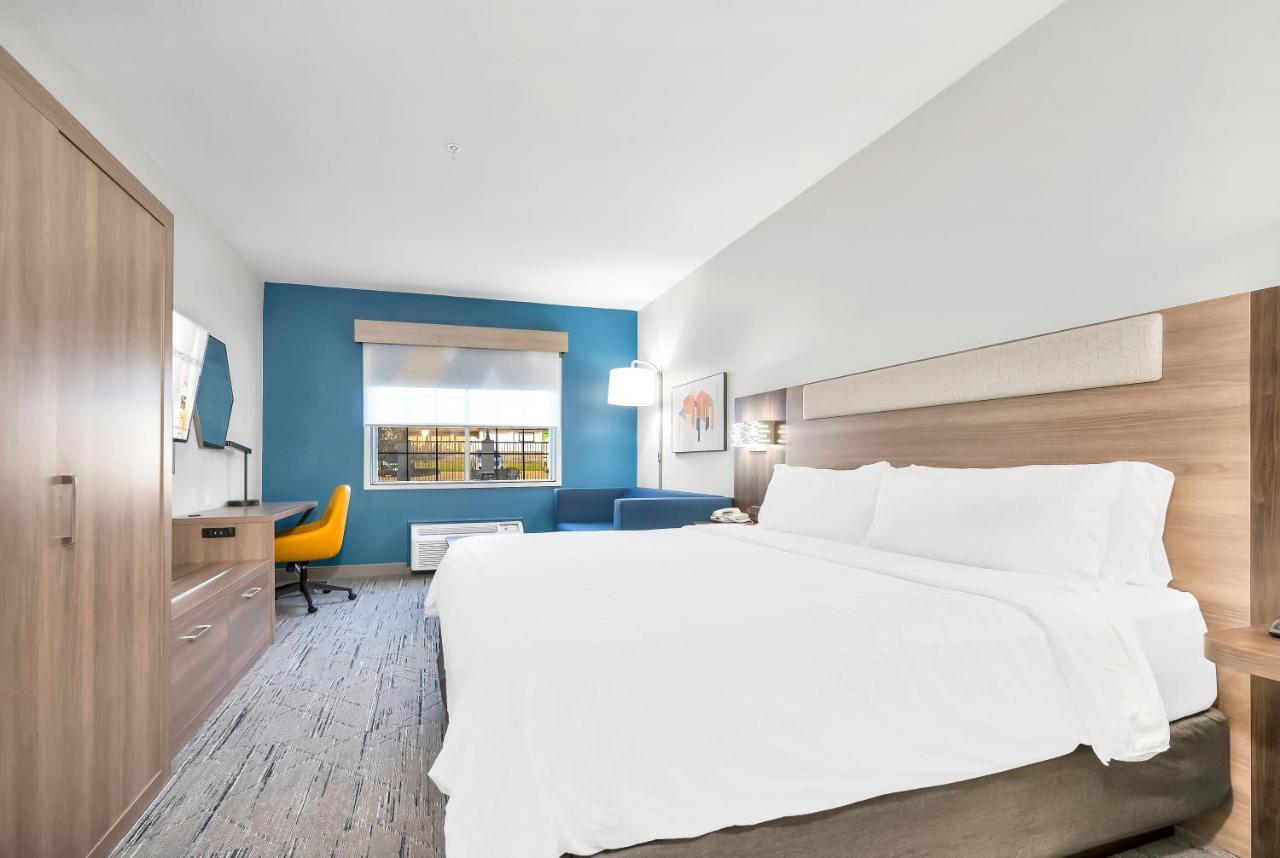 King Room with Sofa Bed - Non-Smoking at Holiday Inn Express Palestine by IHG