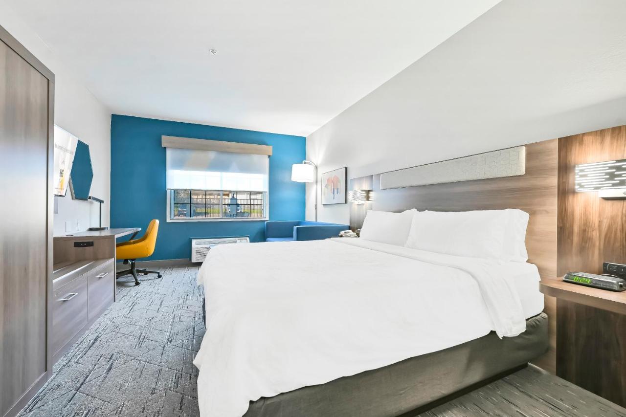 King Room with Sofa Bed - Non-Smoking at Holiday Inn Express Palestine by IHG