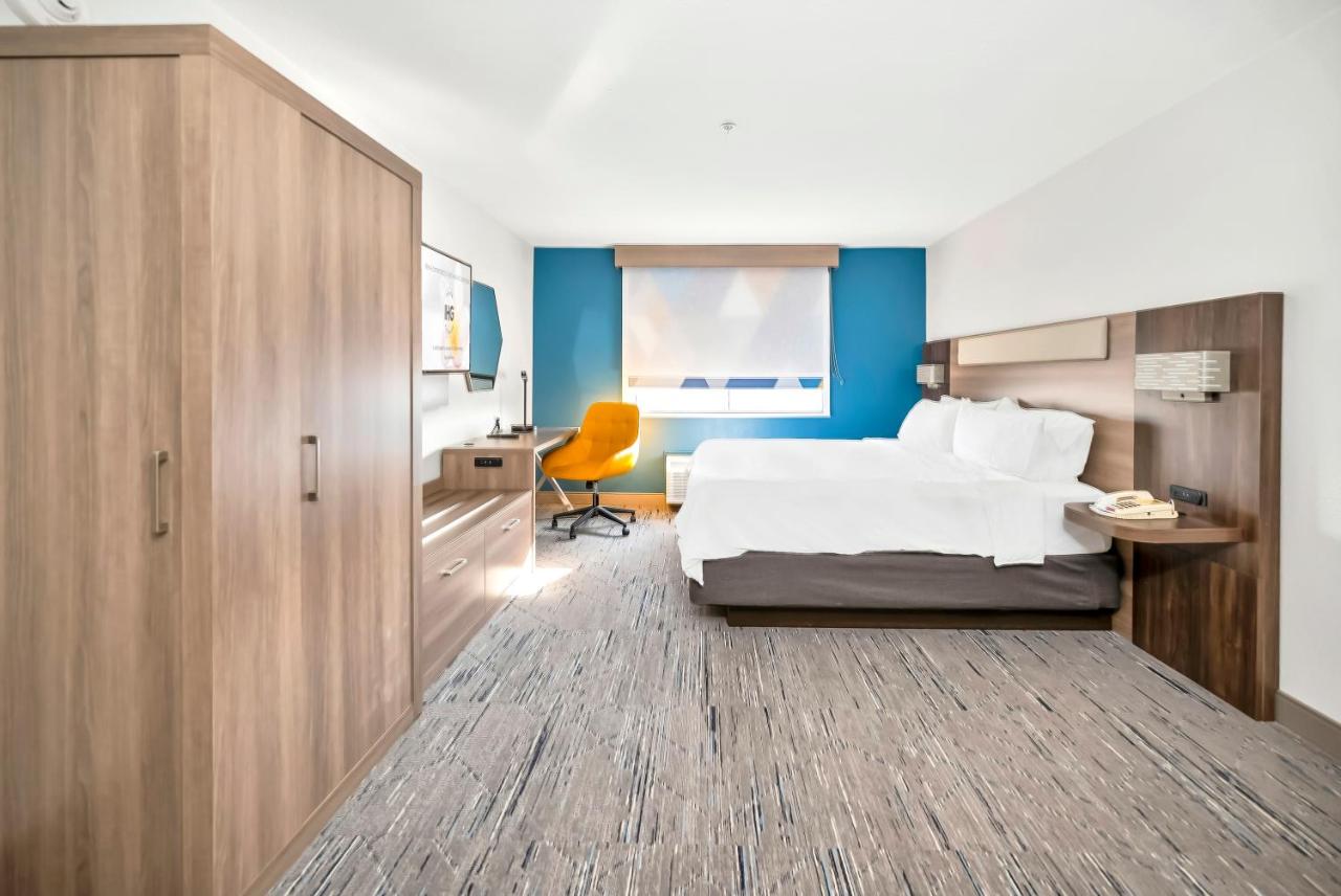 King Room with Sofa Bed - Non-Smoking at Holiday Inn Express Palestine by IHG