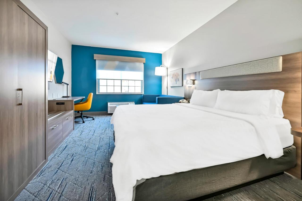 King Room with Sofa Bed - Non-Smoking at Holiday Inn Express Palestine by IHG