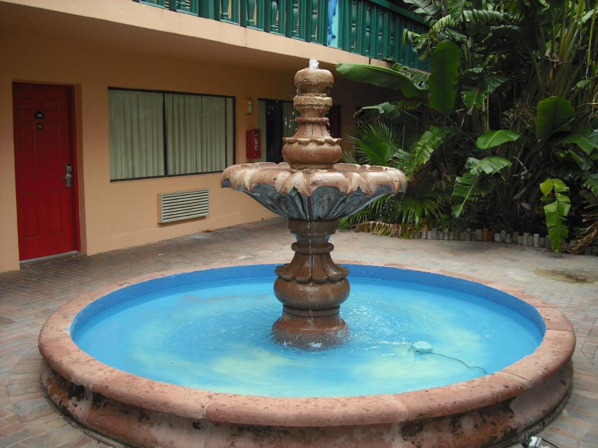  | Ft. Lauderdale Beach Resort Hotel