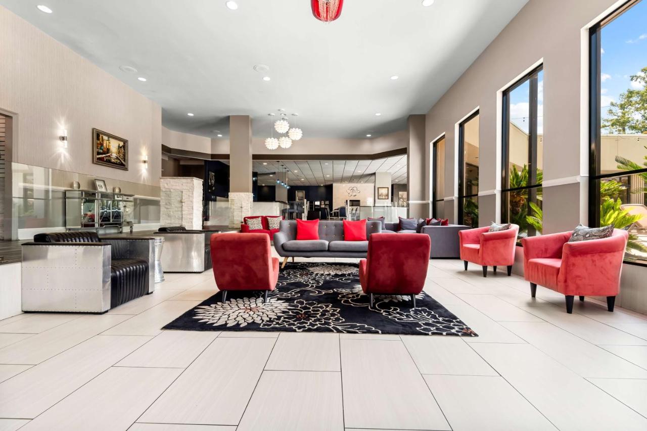 | Magnolia Bluffs, BW Signature Collection