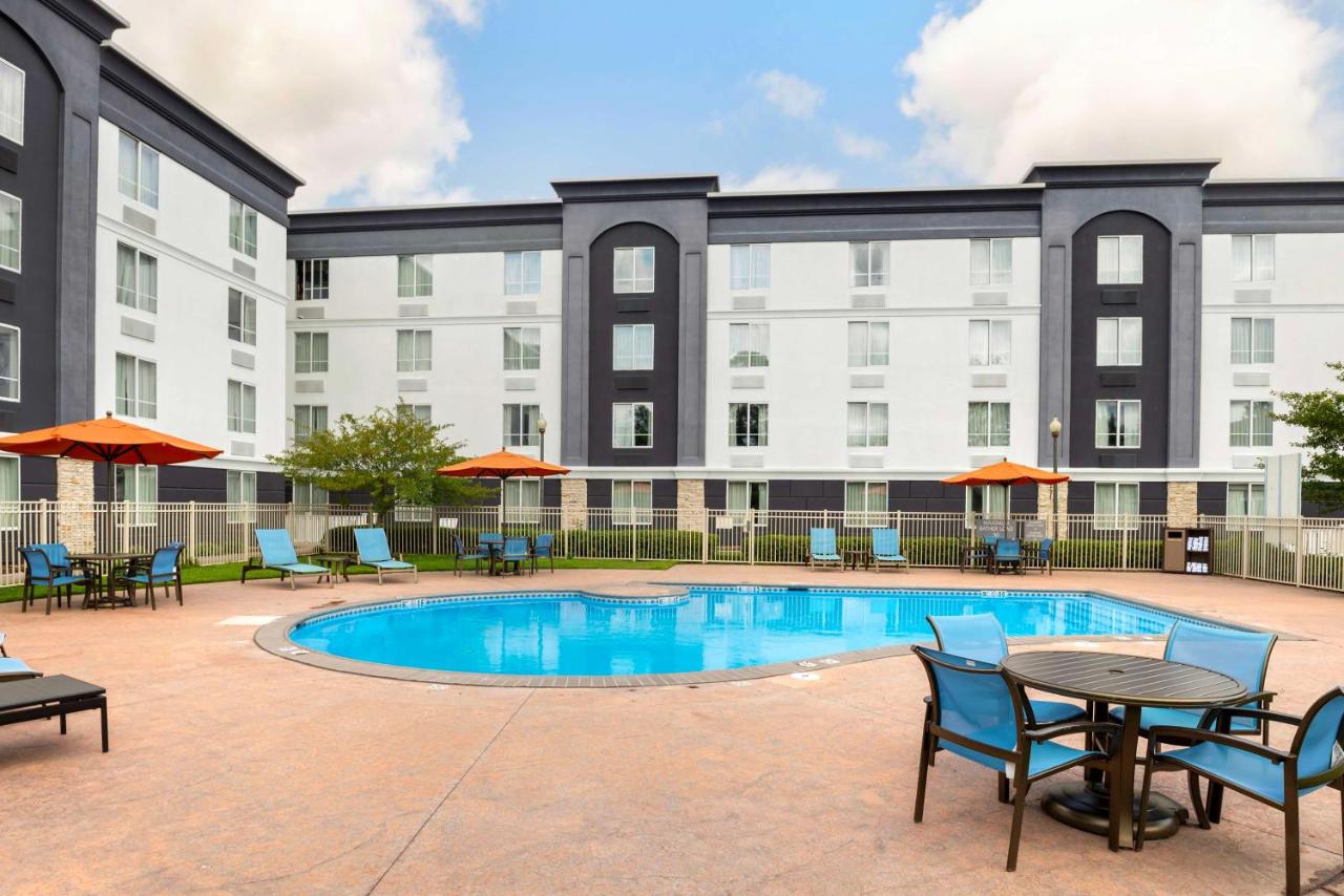 | Best Western Premier Richmond City Gateway