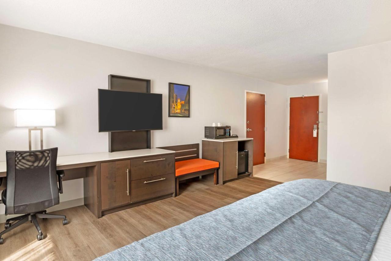 | Best Western Premier Richmond City Gateway
