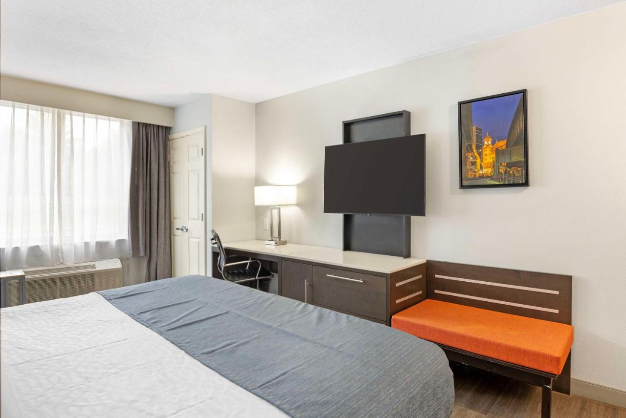 | Best Western Premier Richmond City Gateway