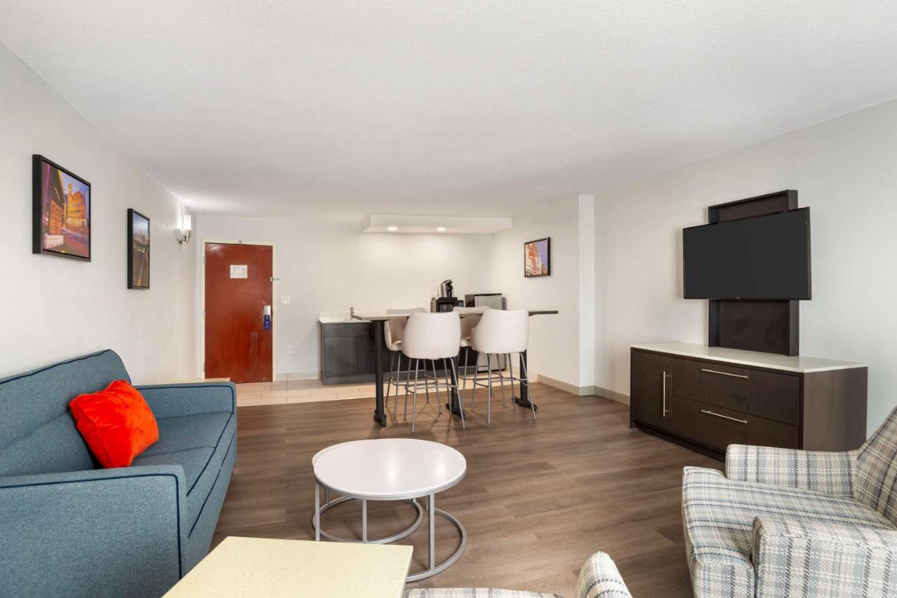 | Best Western Premier Richmond City Gateway