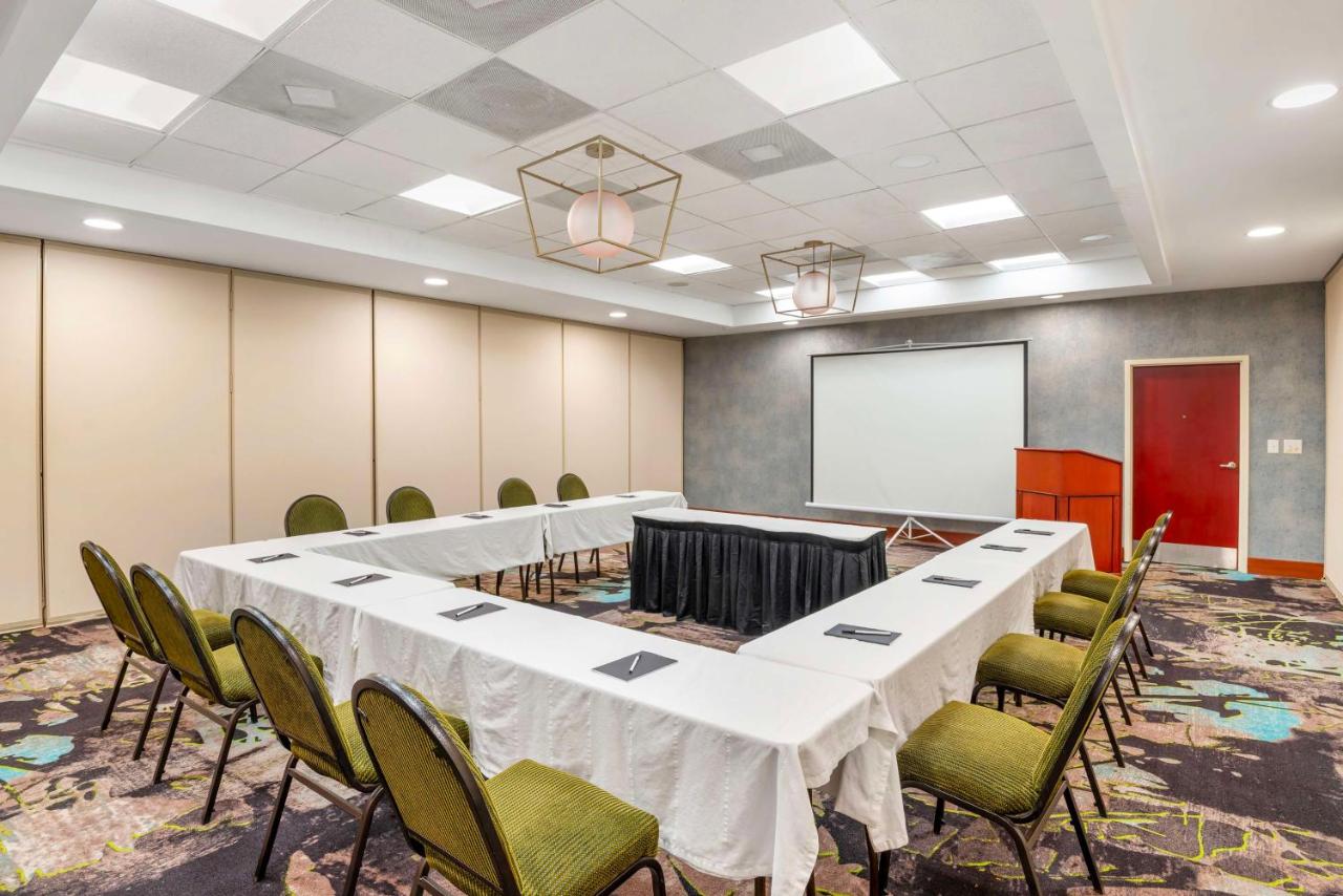 | Best Western Premier Richmond City Gateway