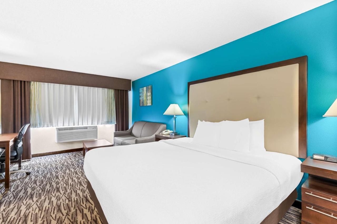 King Room at Best Western Baraboo Inn