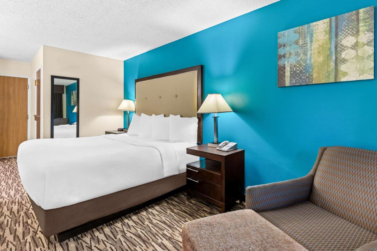 King Room at Best Western Baraboo Inn
