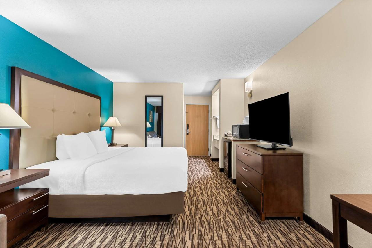 King Room at Best Western Baraboo Inn