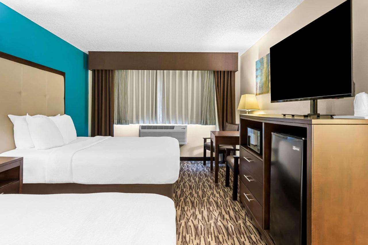 Queen Room with Two Queen Beds - Non-Smoking at Best Western Baraboo Inn