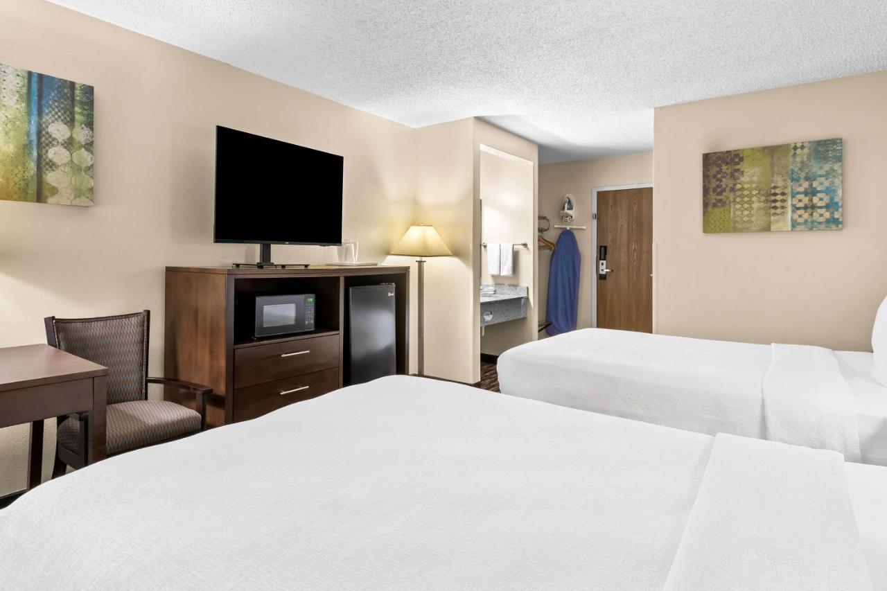 Queen Room with Two Queen Beds - Non-Smoking at Best Western Baraboo Inn