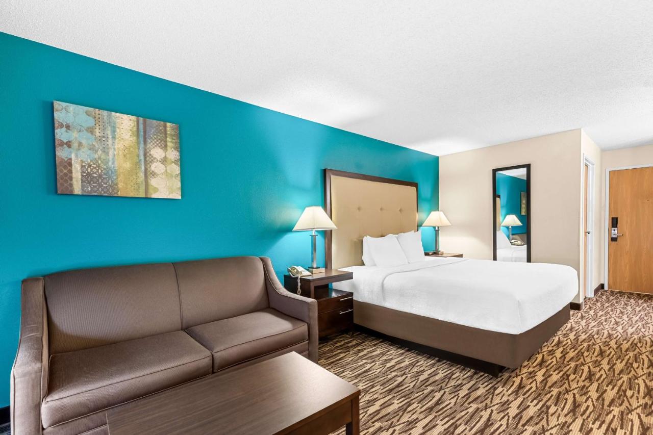 King Room at Best Western Baraboo Inn