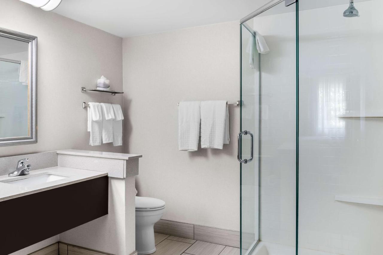 Queen Suite with Two Queen Beds and Kitchenette at Best Western Okemos/East Lansing Hotel & Suites