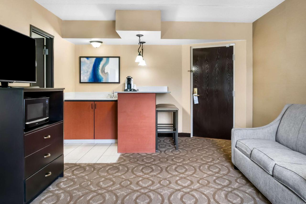 Queen Suite with Two Queen Beds and Kitchenette at Best Western Okemos/East Lansing Hotel & Suites