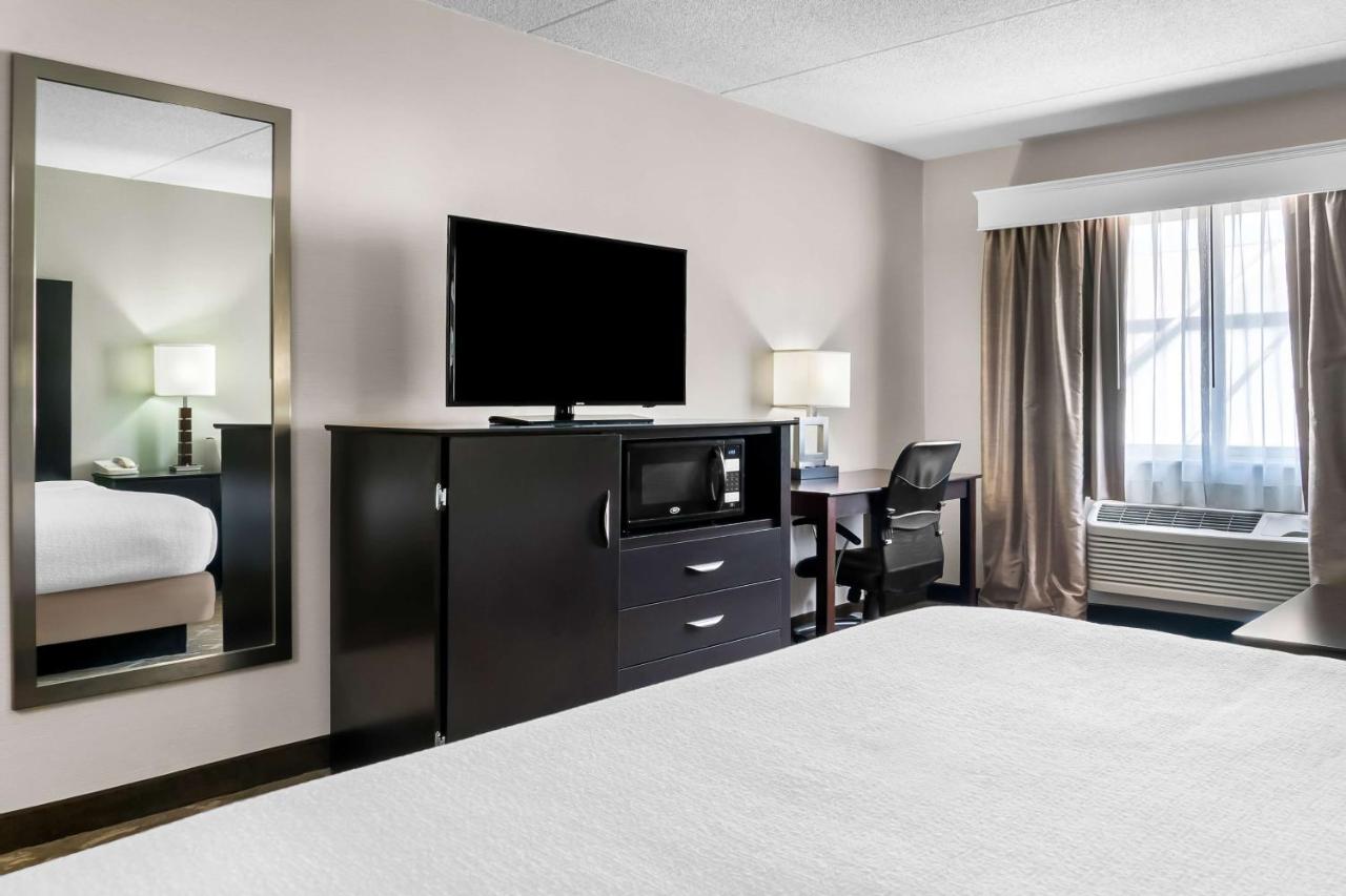King Room with Sofa Bed at Best Western Okemos/East Lansing Hotel & Suites