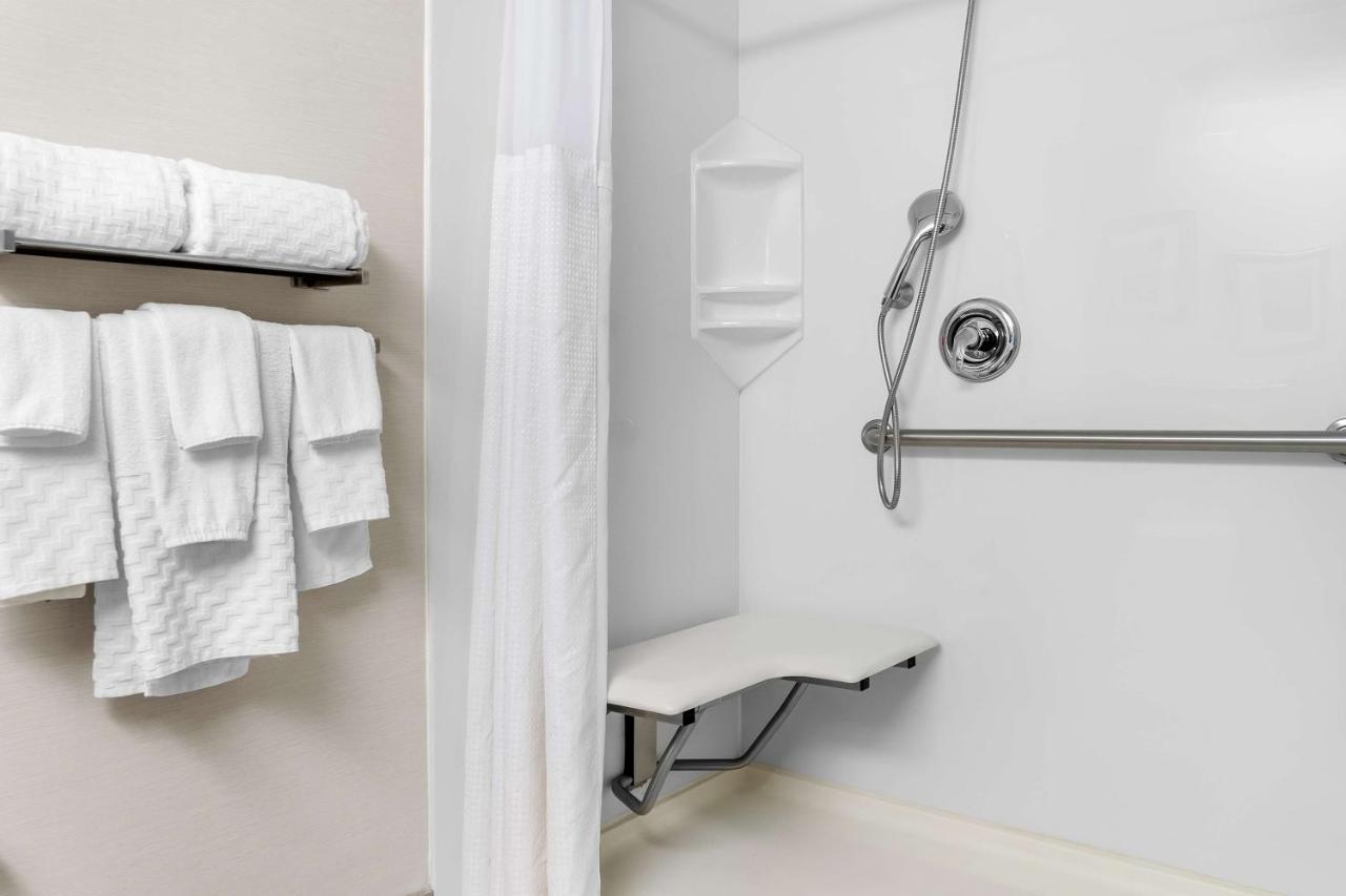 Queen Room with Two Queen Beds - Disability Access at Best Western Okemos/East Lansing Hotel & Suites