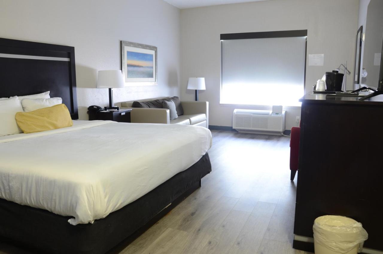 Queen Room with Two Queen Beds and Roll-In Shower - Non-Smoking at Country Inn & Suites by Radisson, Jacksonville - Orange Park