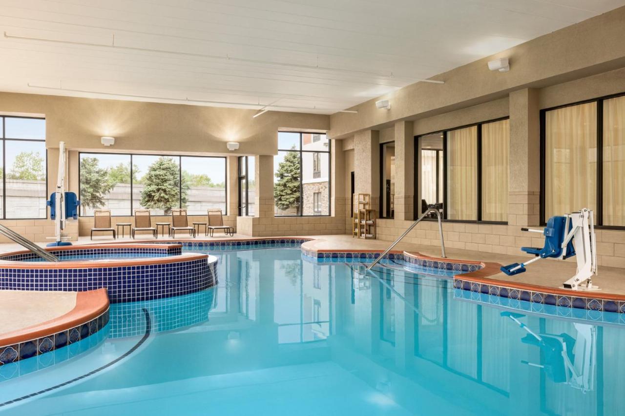 | Holiday Inn Express and Suites Indianapolis W- Airport Area, an IHG Hotel