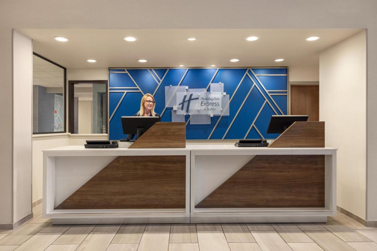 | Holiday Inn Express and Suites Indianapolis W- Airport Area, an IHG Hotel