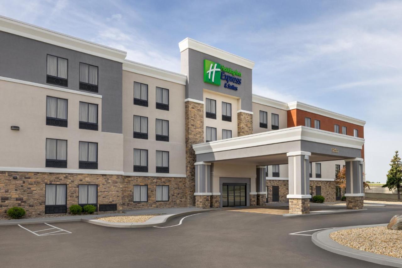 | Holiday Inn Express and Suites Indianapolis W- Airport Area, an IHG Hotel