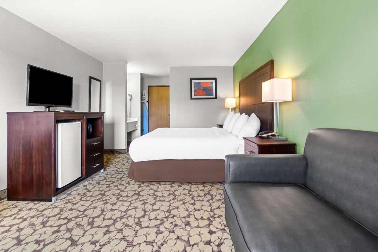  | SureStay Plus Hotel by Best Western Bettendorf