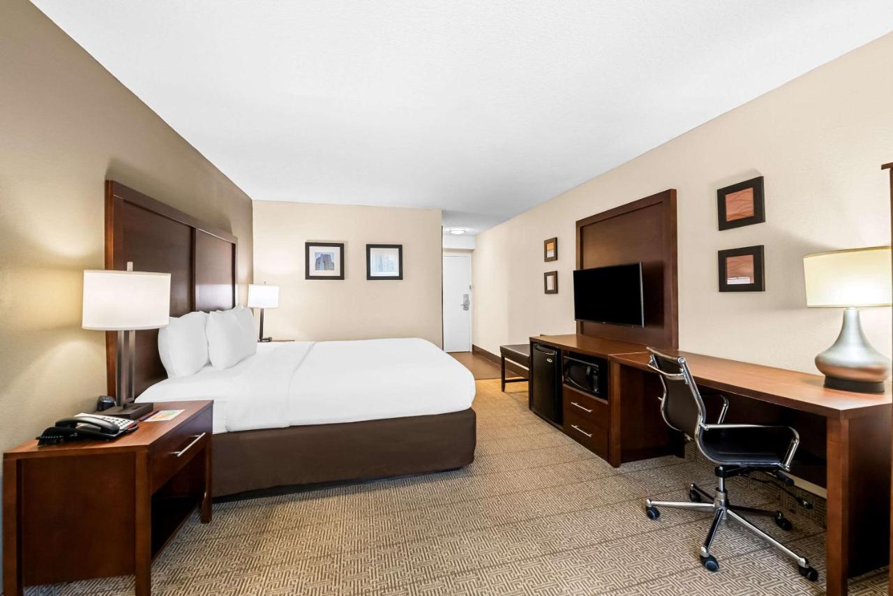 King Room - Non-Smoking at Comfort Inn & Suites Durham near Duke University