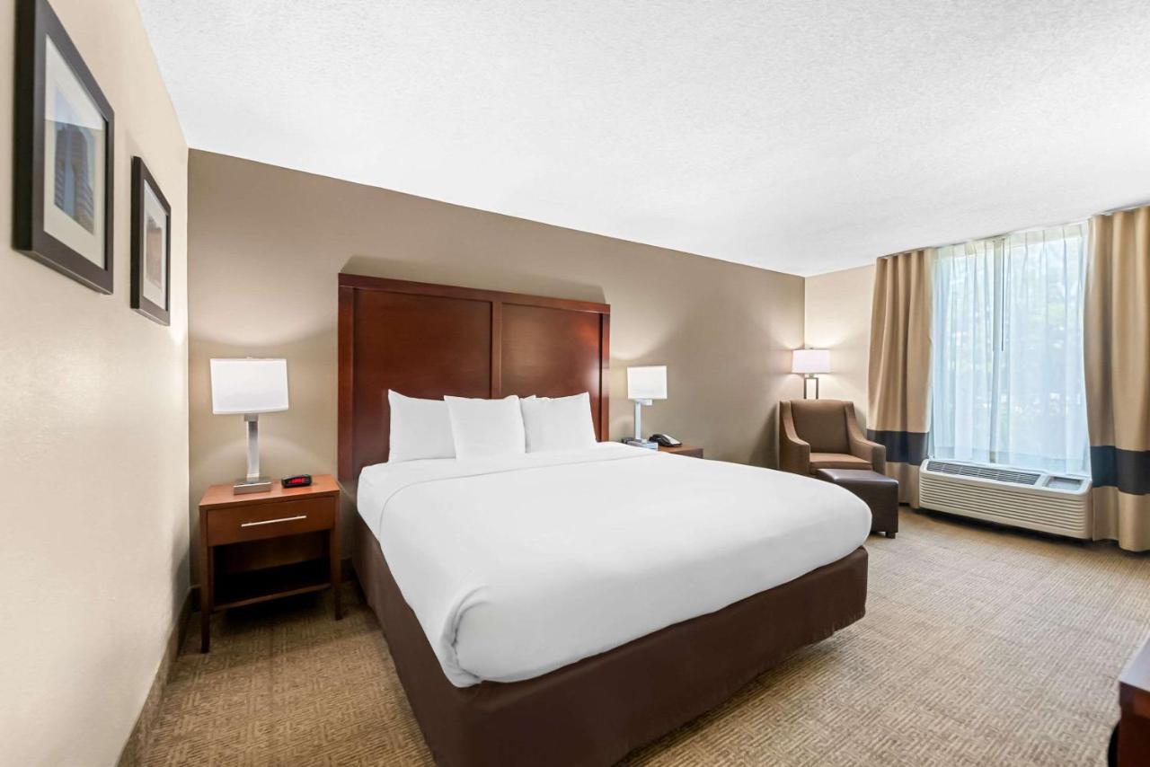 King Room - Non-Smoking at Comfort Inn & Suites Durham near Duke University