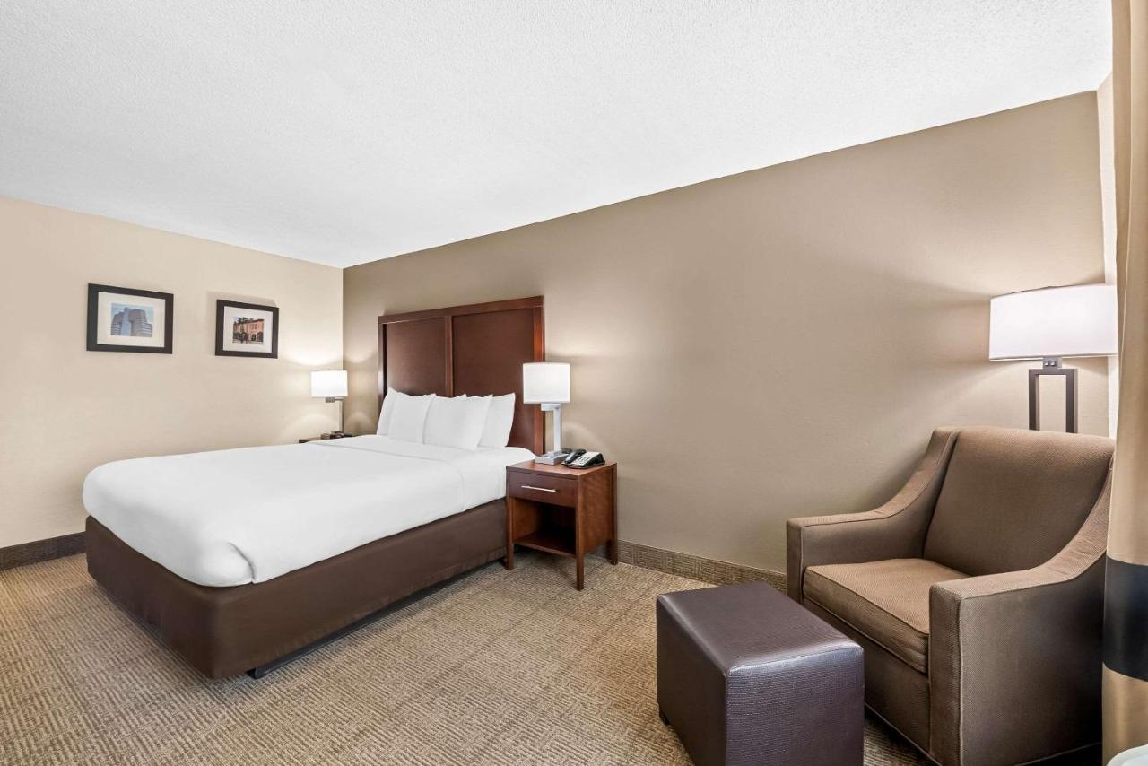 King Room - Non-Smoking at Comfort Inn & Suites Durham near Duke University