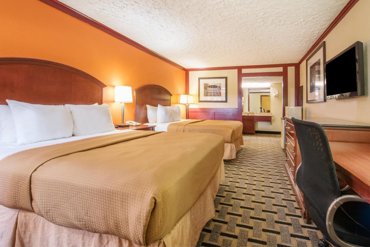  | Howard Johnson by Wyndham San Marcos